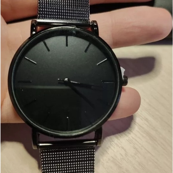 New Men’s Sleek Black On Black Stainless Steel Round Pointer Quartz Watch - Picture 12 of 12